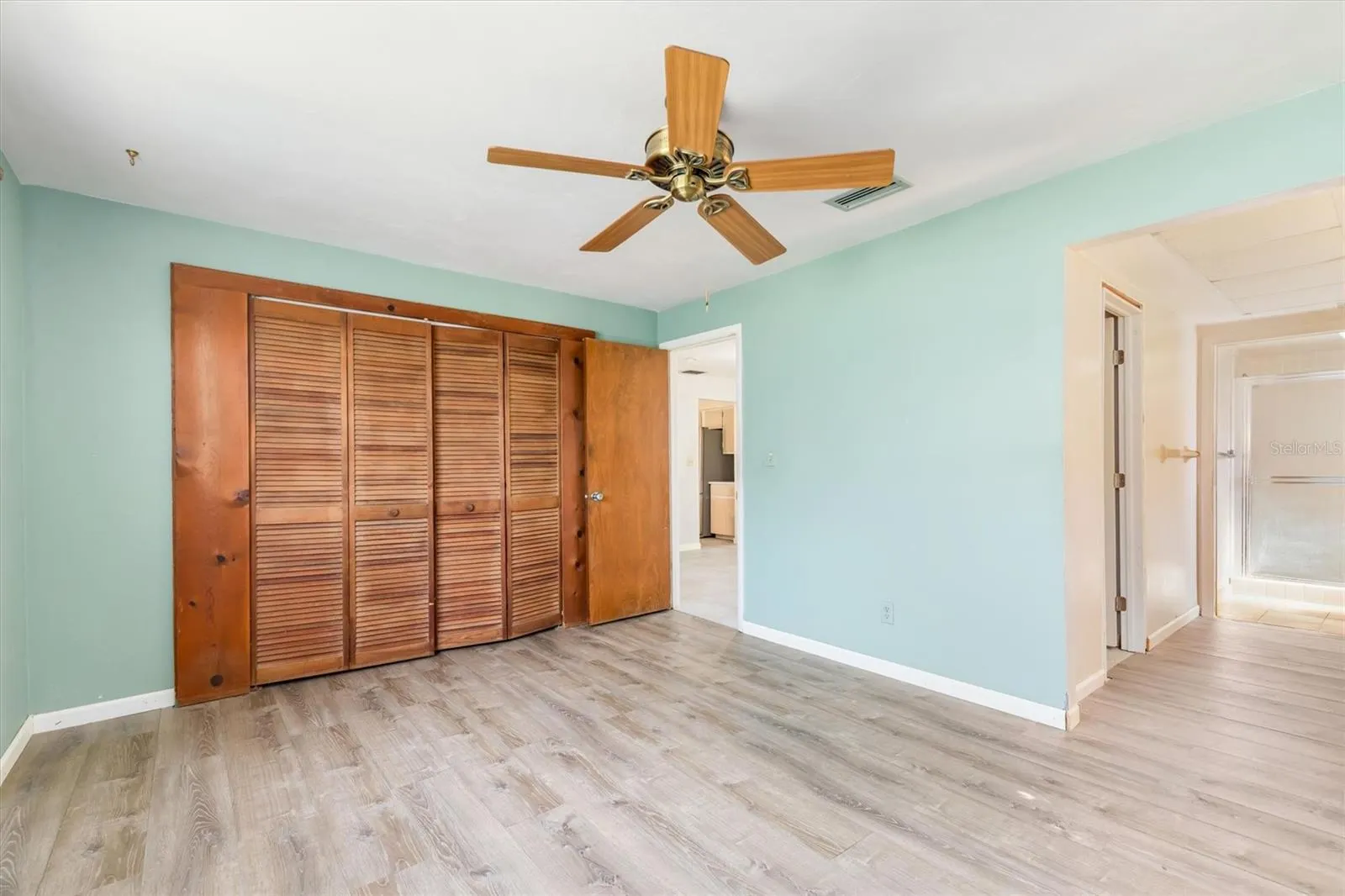 1114 LORRAINE CT