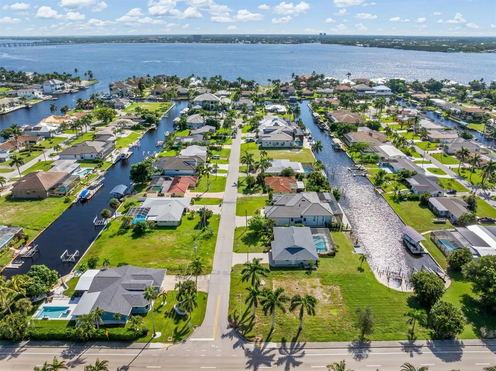 1114 LORRAINE CT