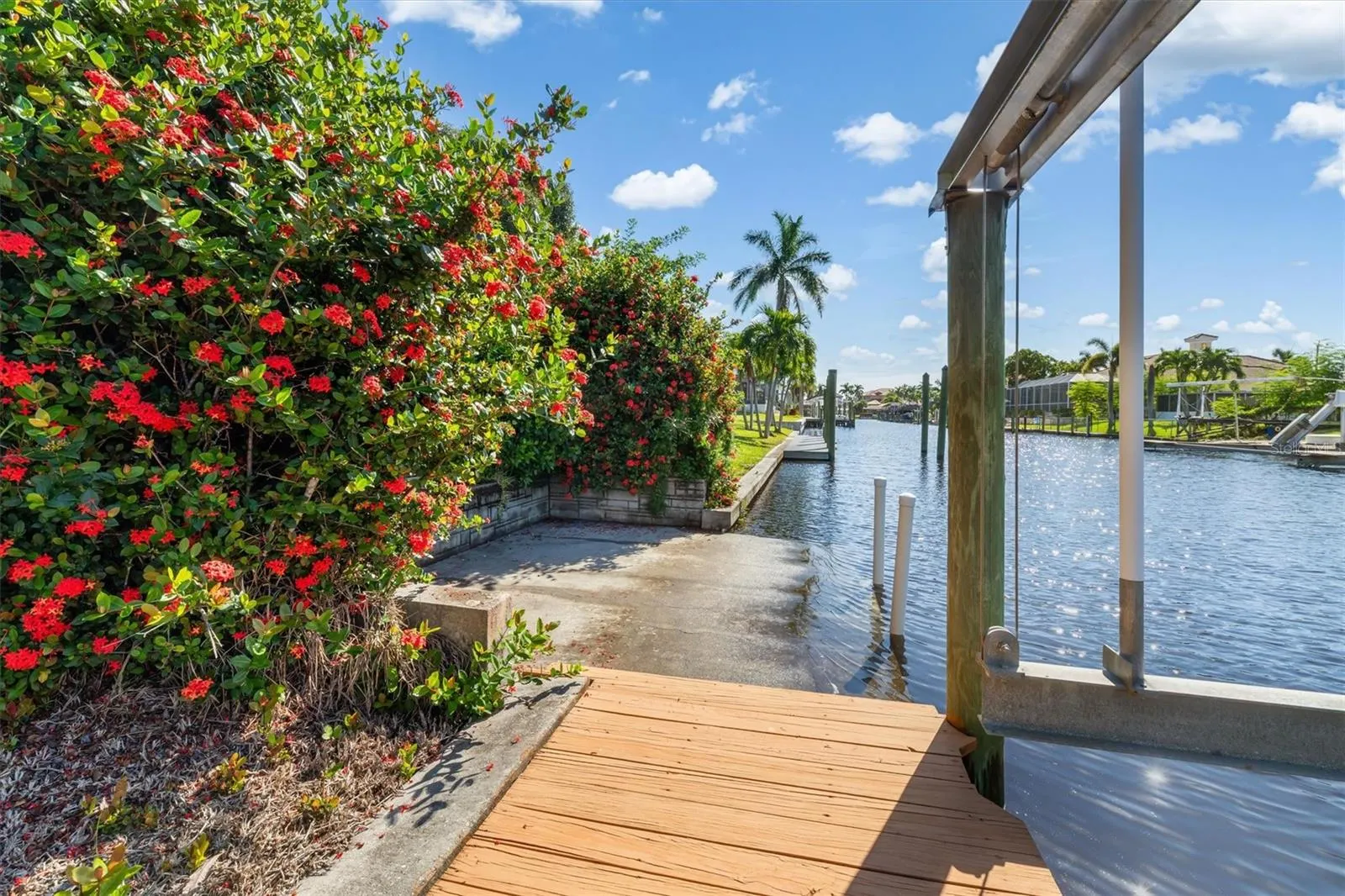 1114 LORRAINE CT