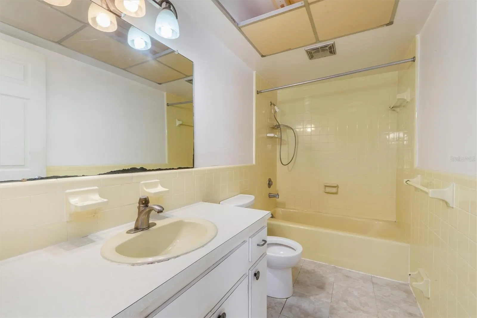 1114 LORRAINE CT