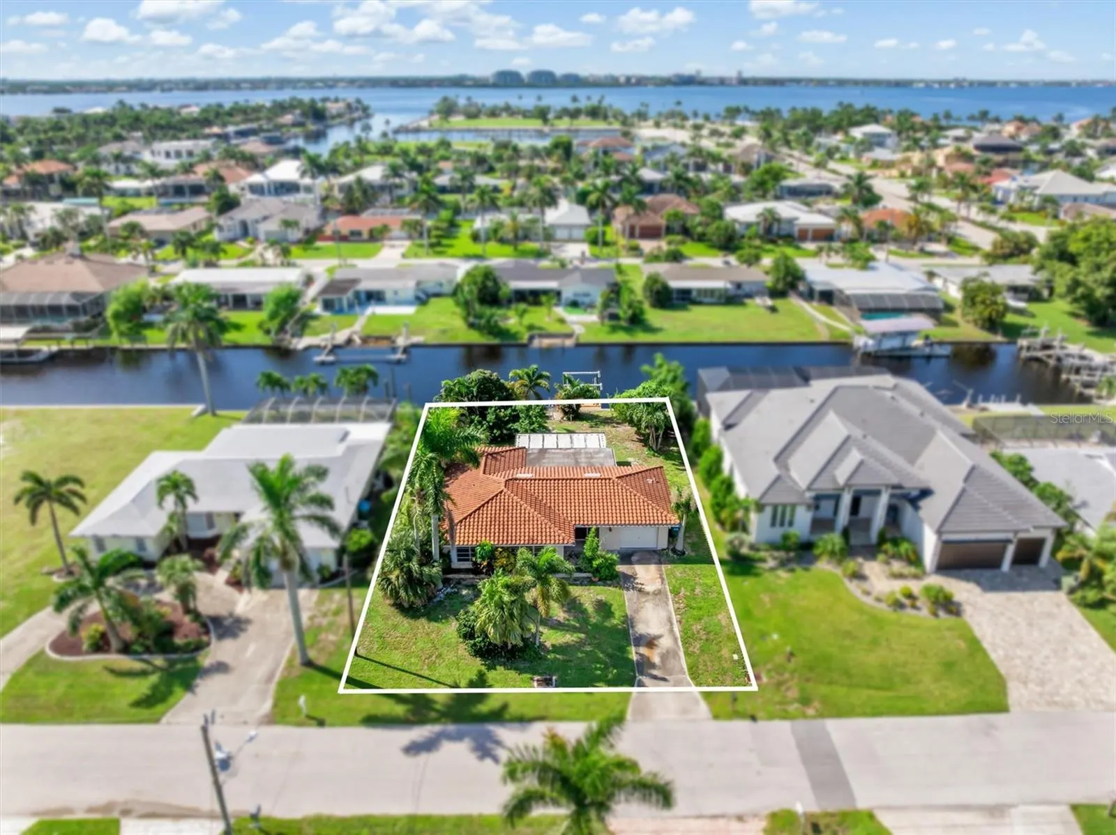 1114 LORRAINE CT