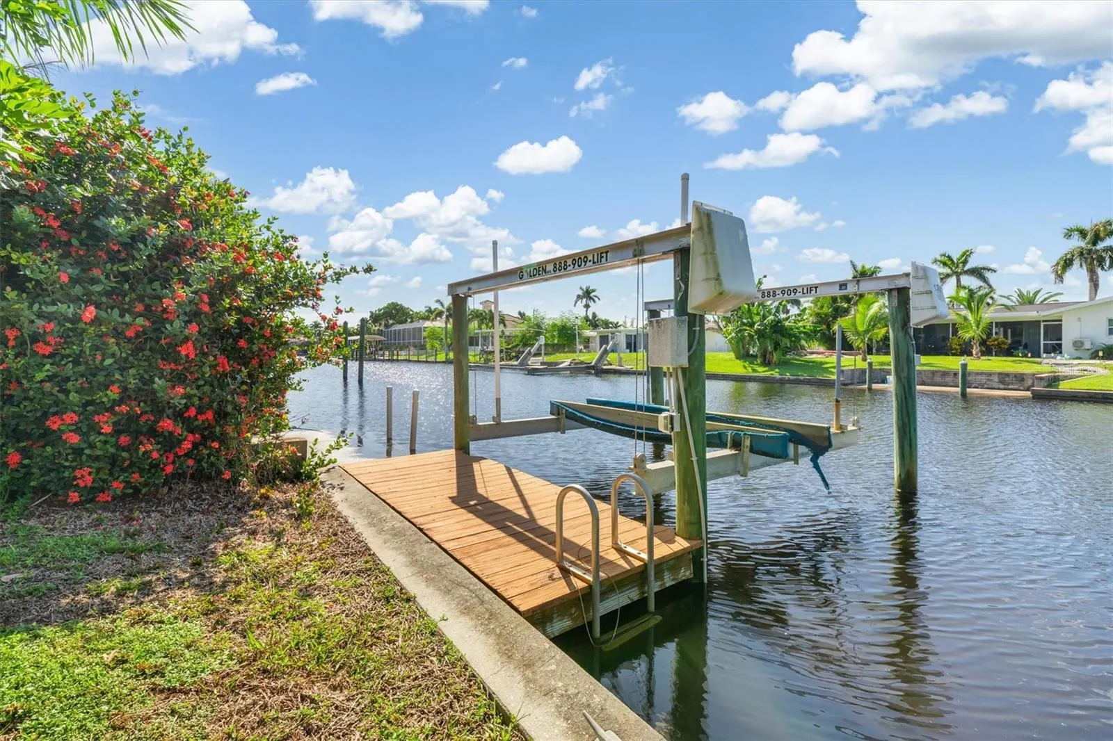 1114 LORRAINE CT