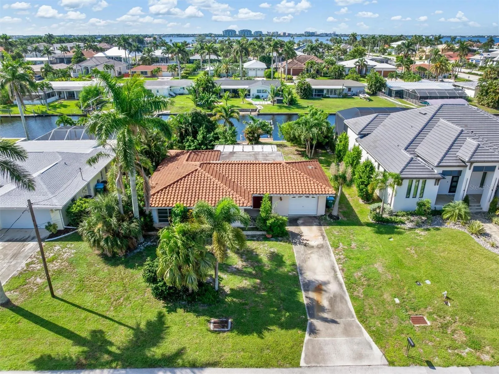 1114 LORRAINE CT