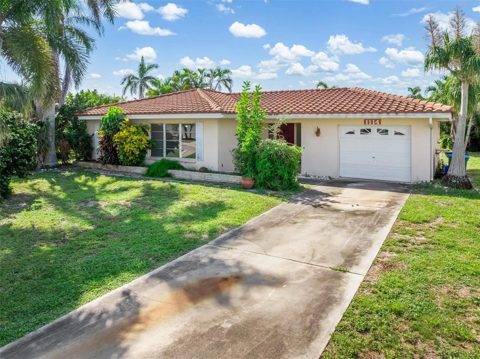 1114 LORRAINE CT