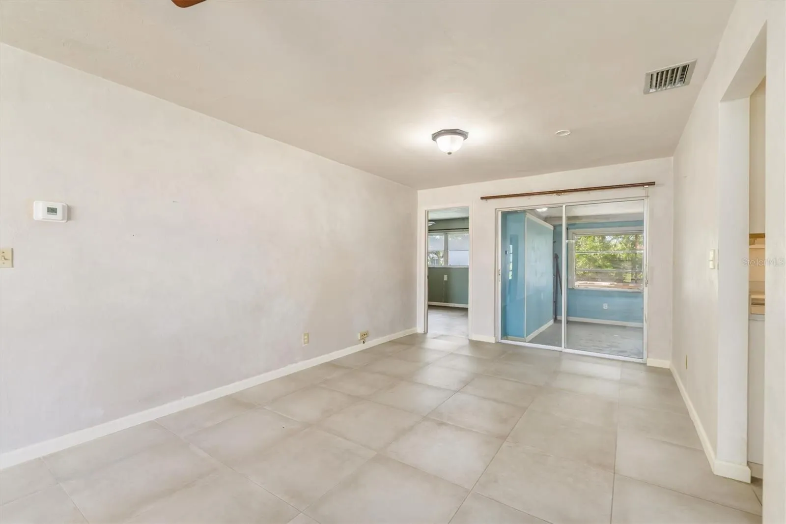 1114 LORRAINE CT