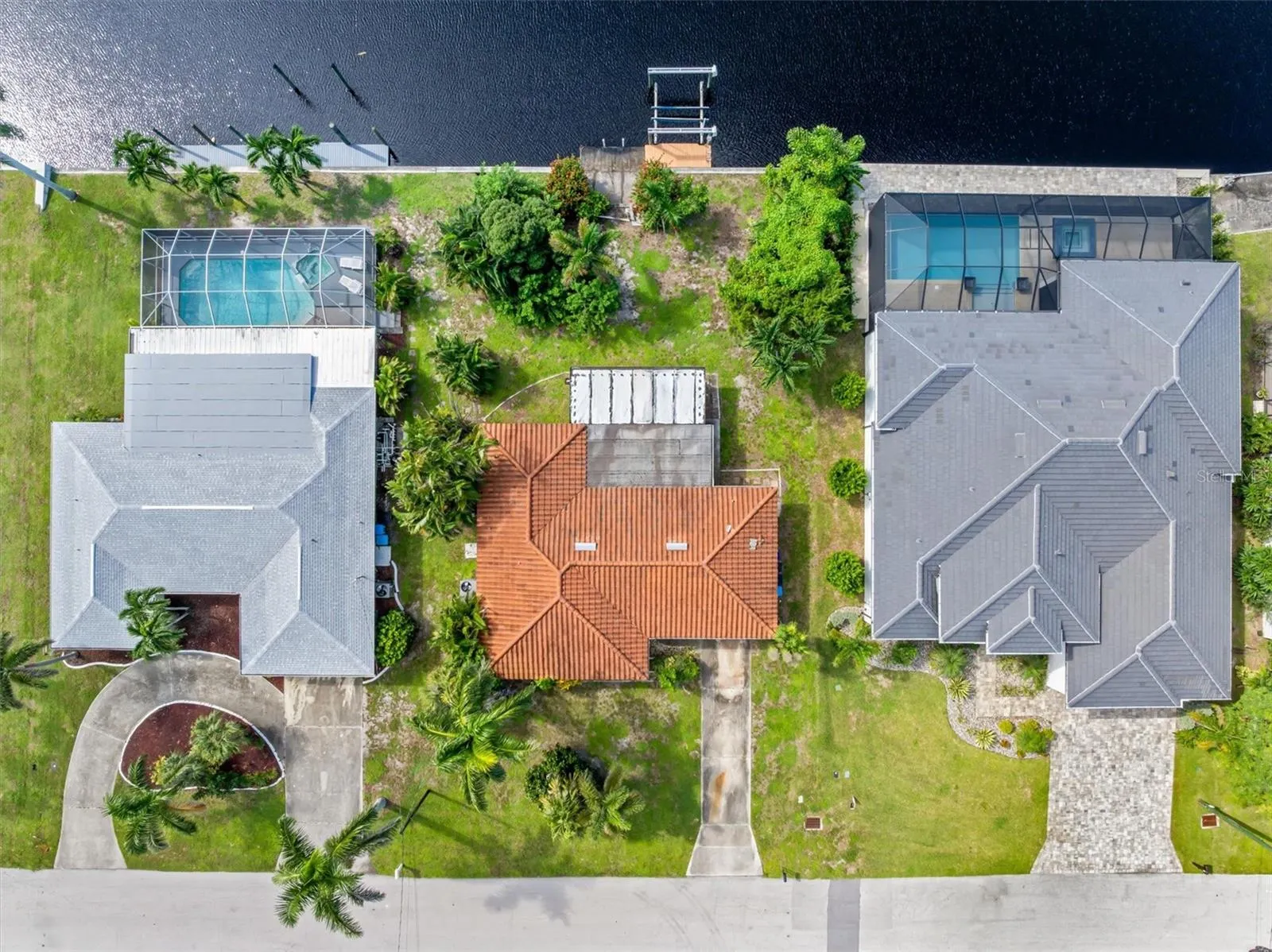 1114 LORRAINE CT