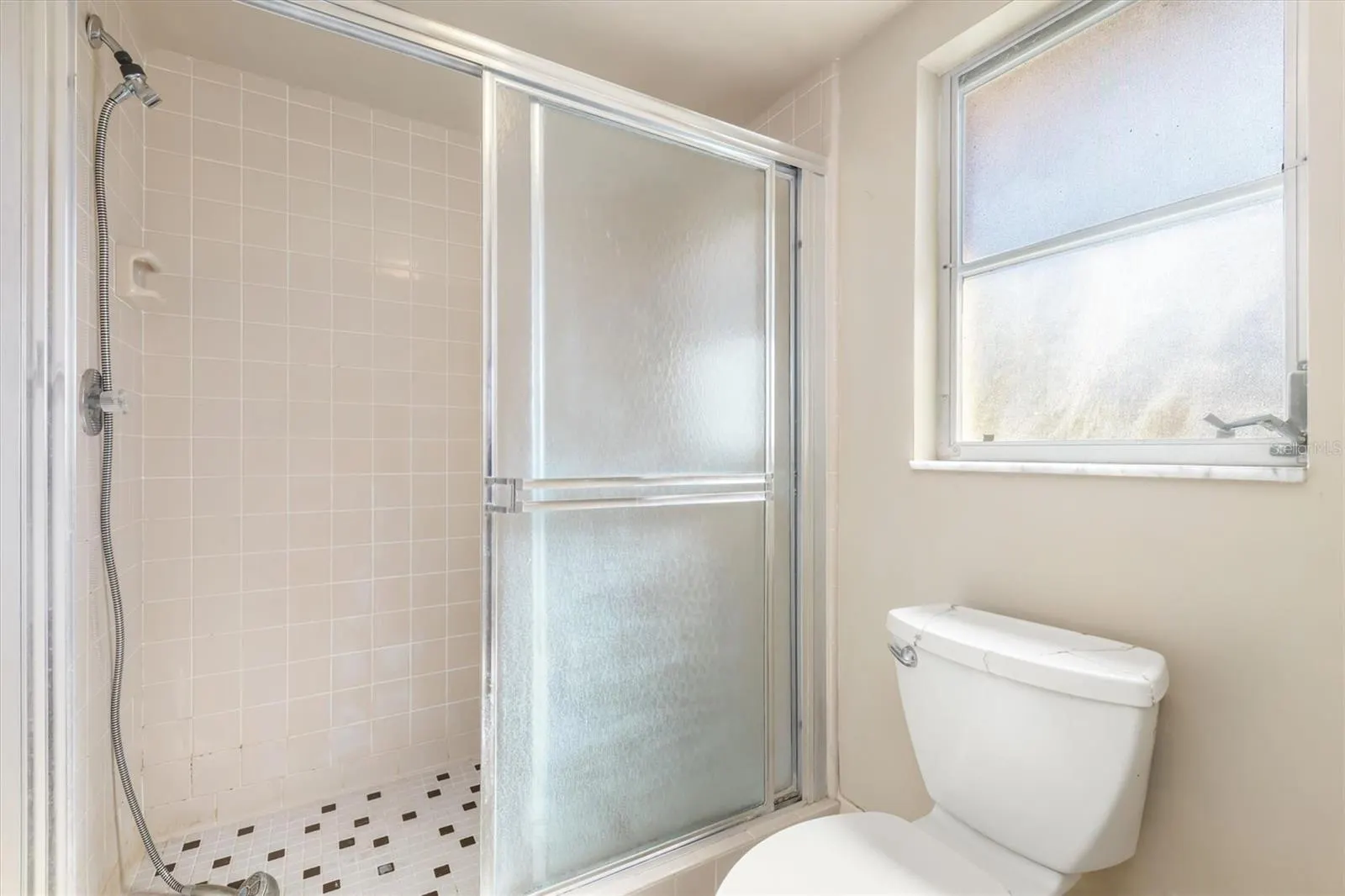 1114 LORRAINE CT