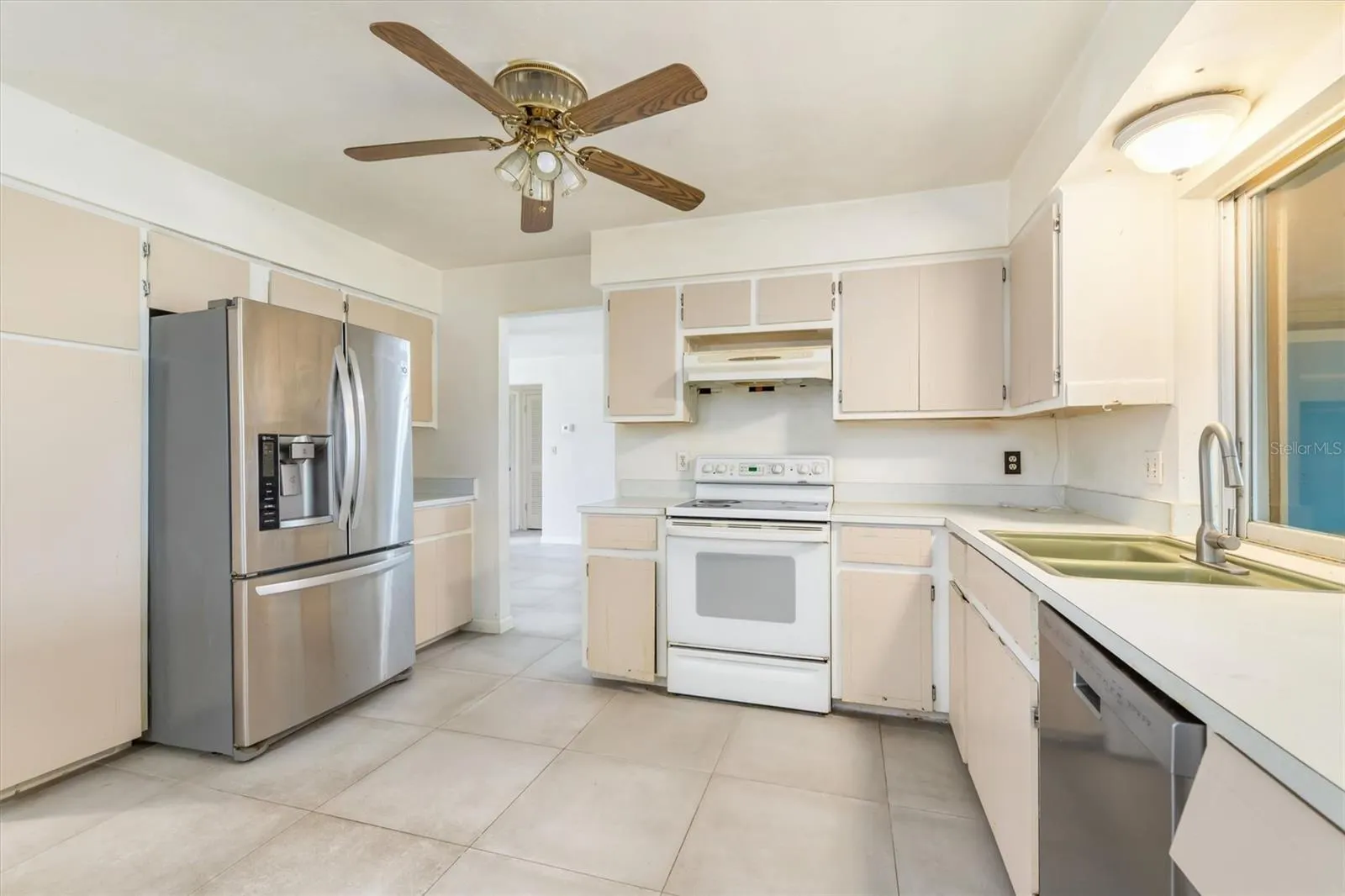 1114 LORRAINE CT