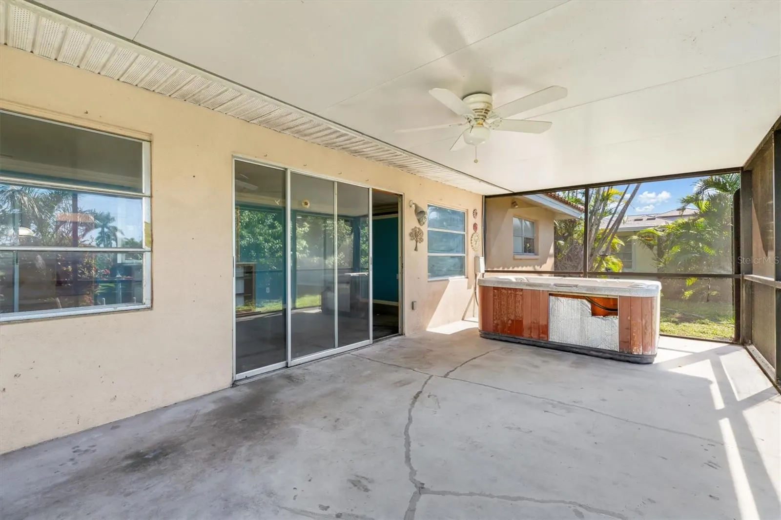 1114 LORRAINE CT