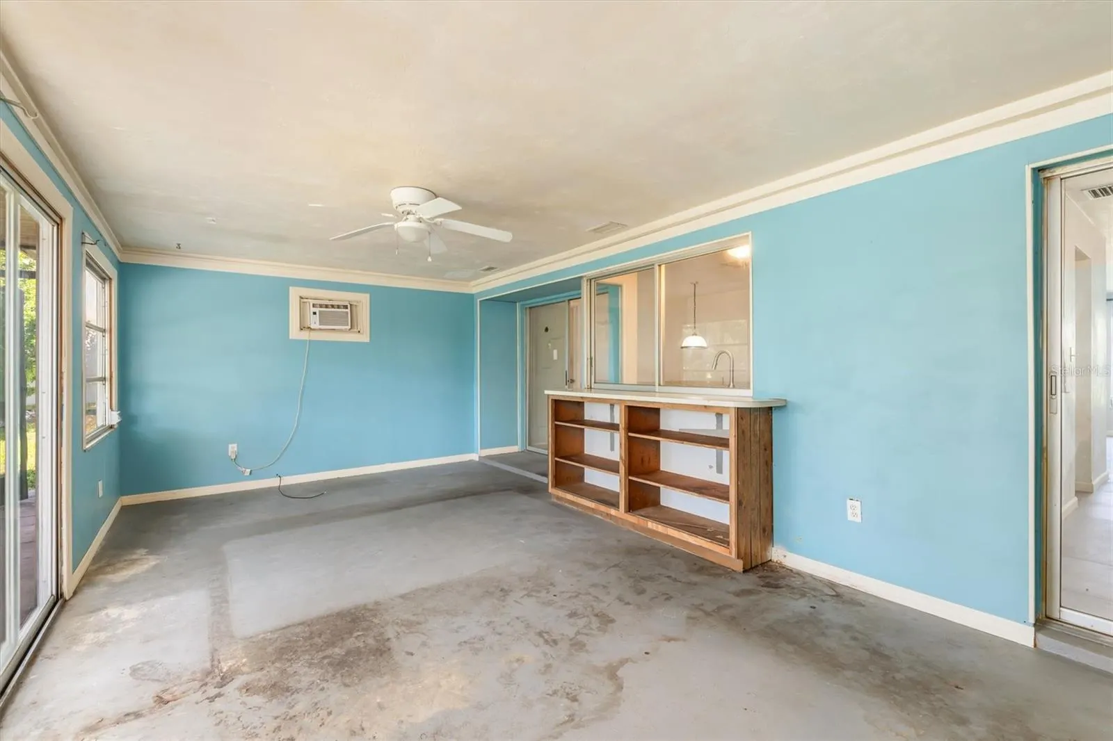 1114 LORRAINE CT