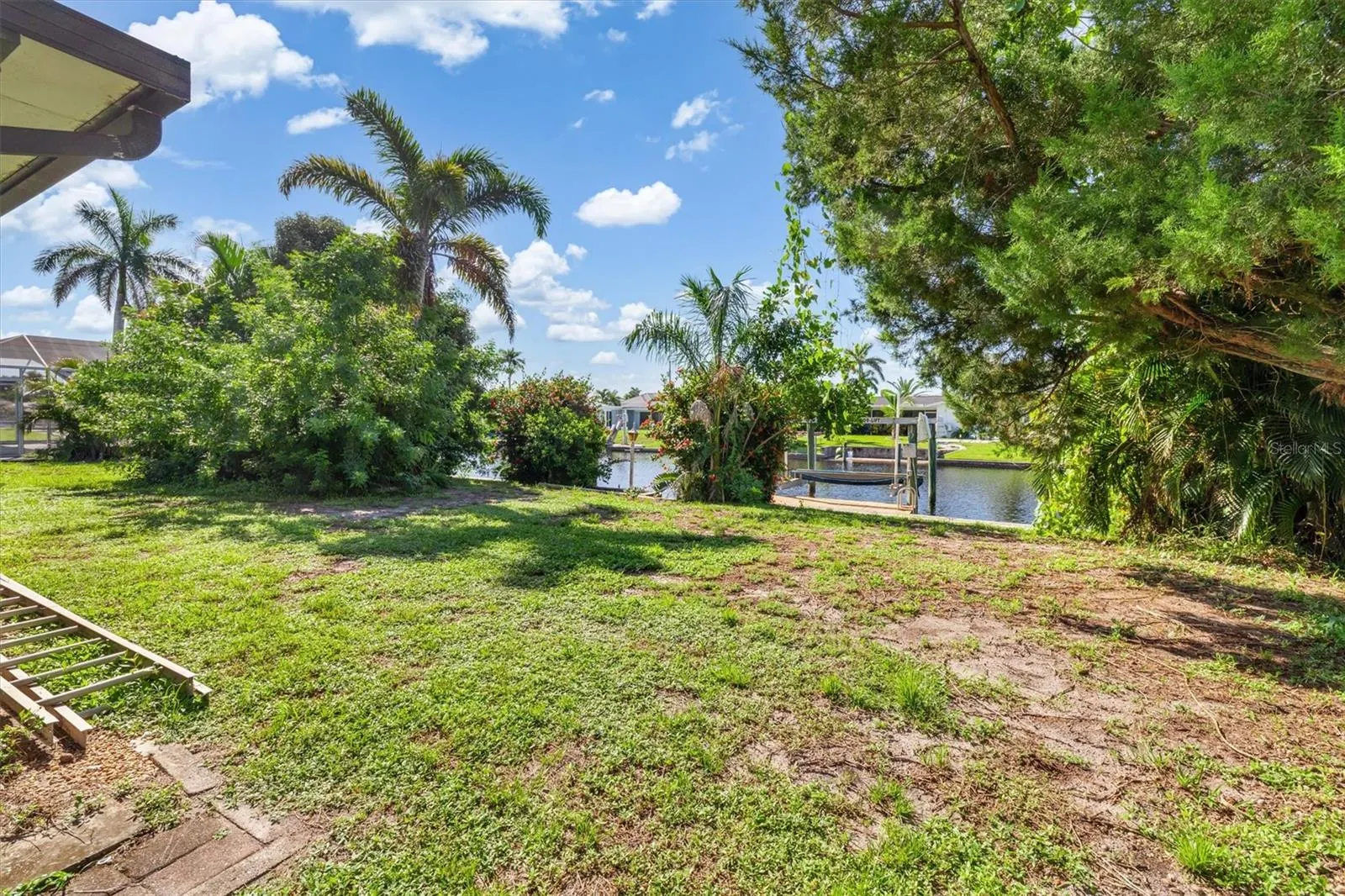 1114 LORRAINE CT