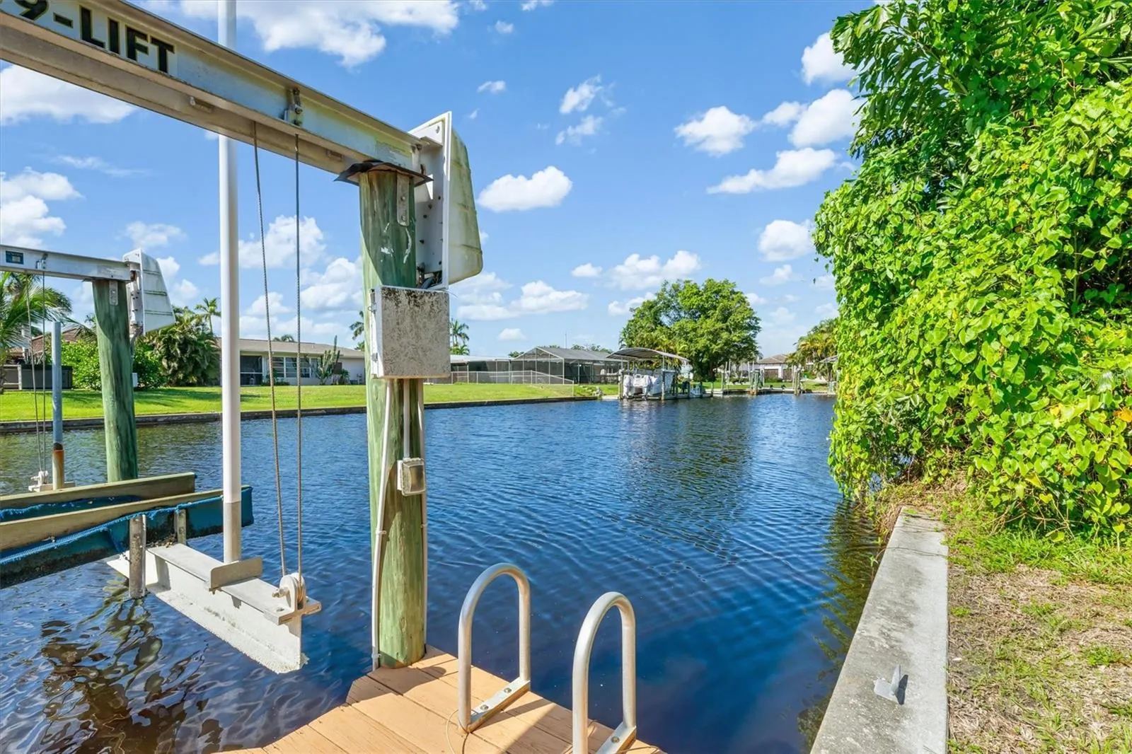 1114 LORRAINE CT