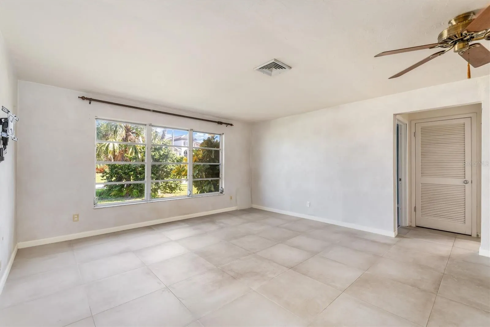 1114 LORRAINE CT