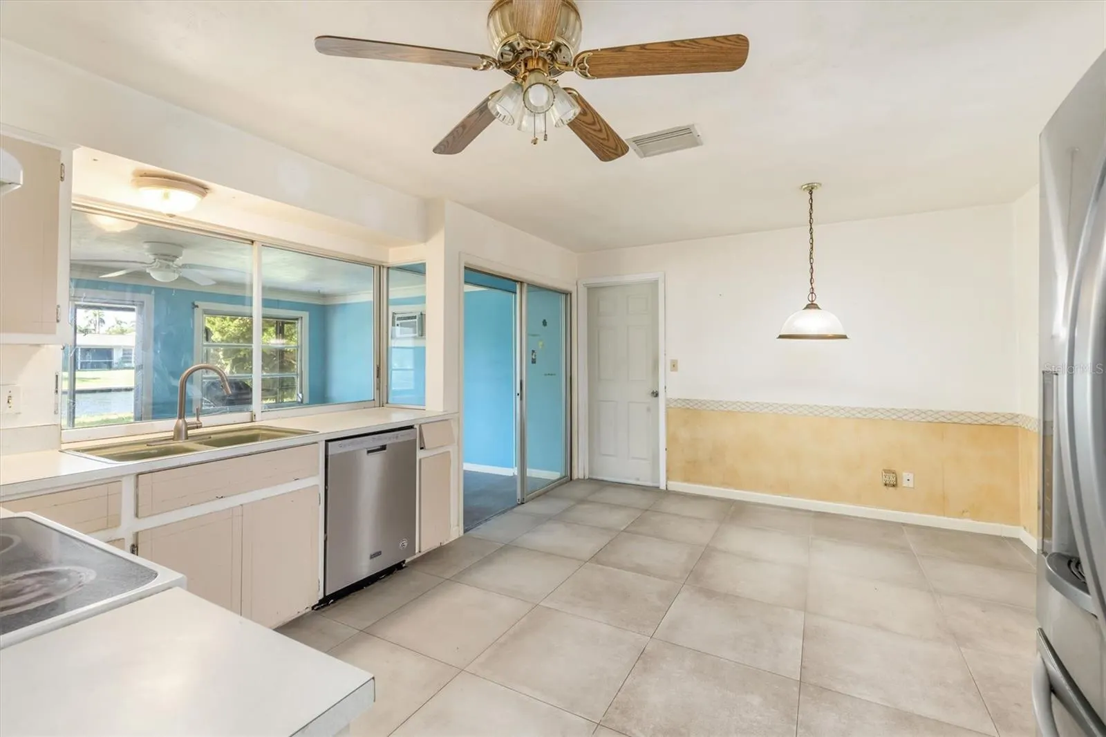 1114 LORRAINE CT
