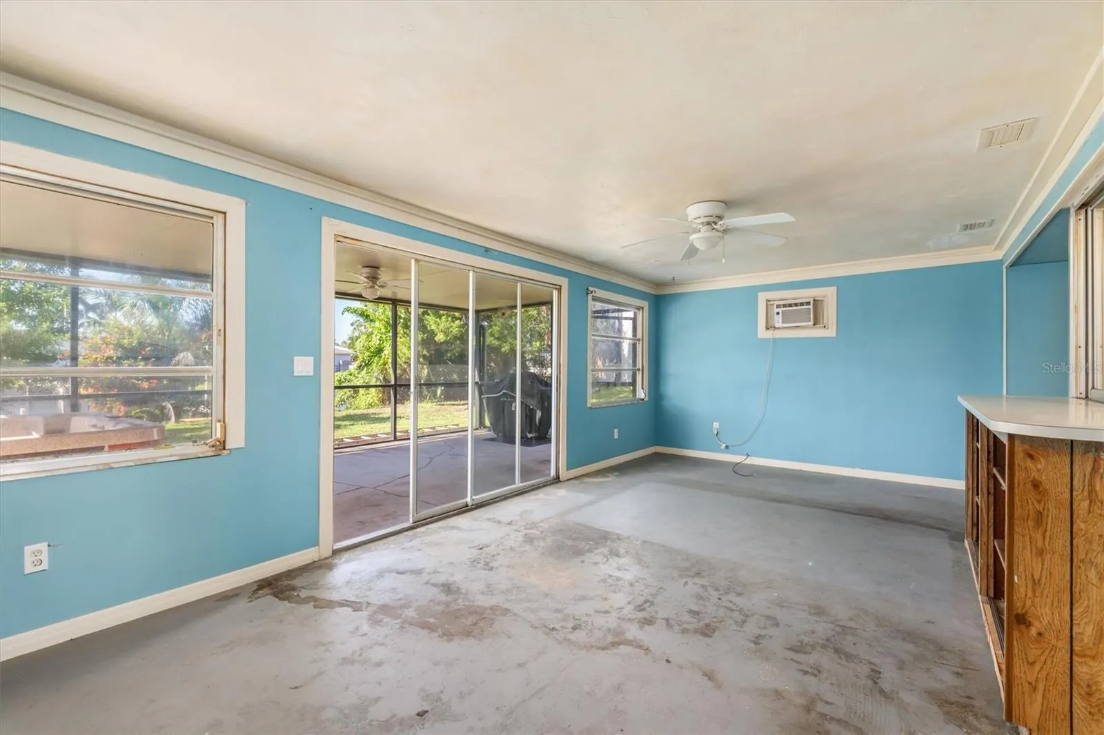 1114 LORRAINE CT