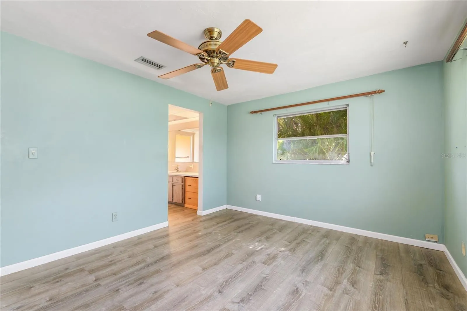 1114 LORRAINE CT