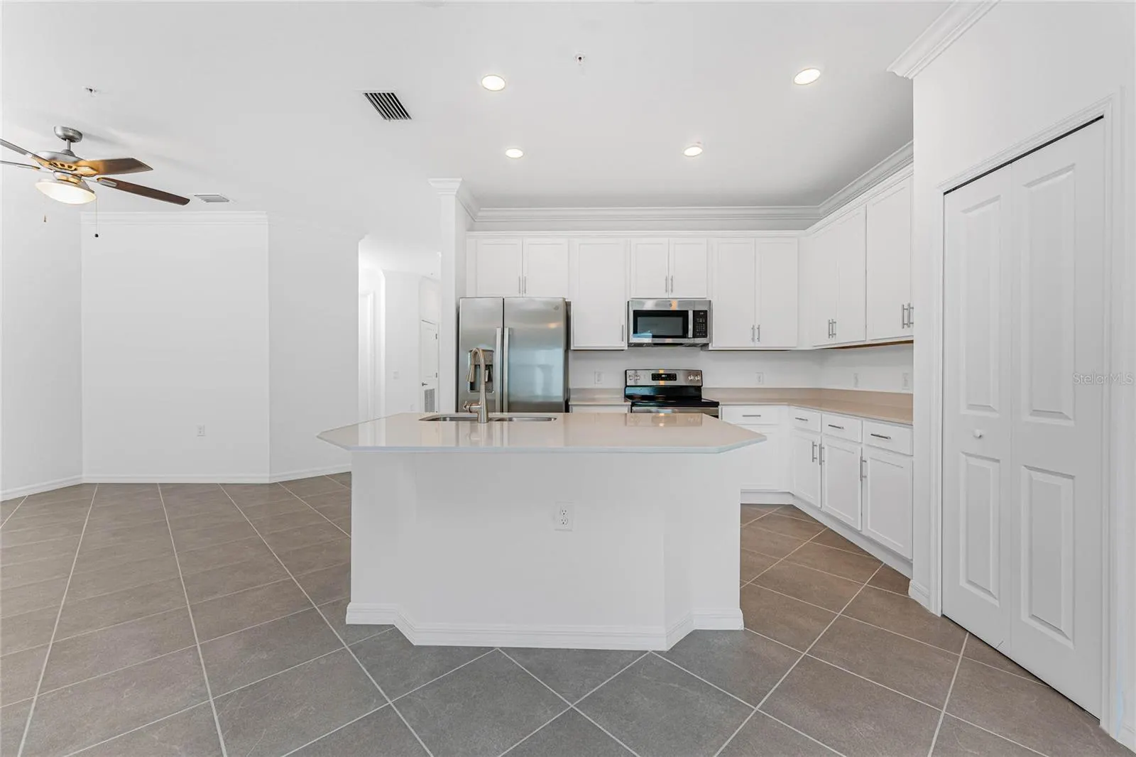 14121 HERITAGE LANDING BLVD #731, #731