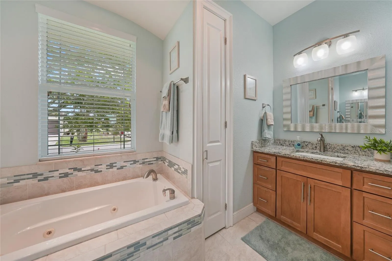 3829 BORDEAUX DR