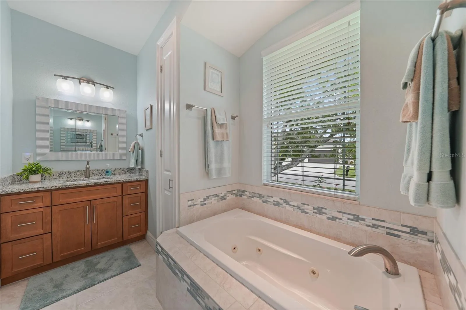 3829 BORDEAUX DR