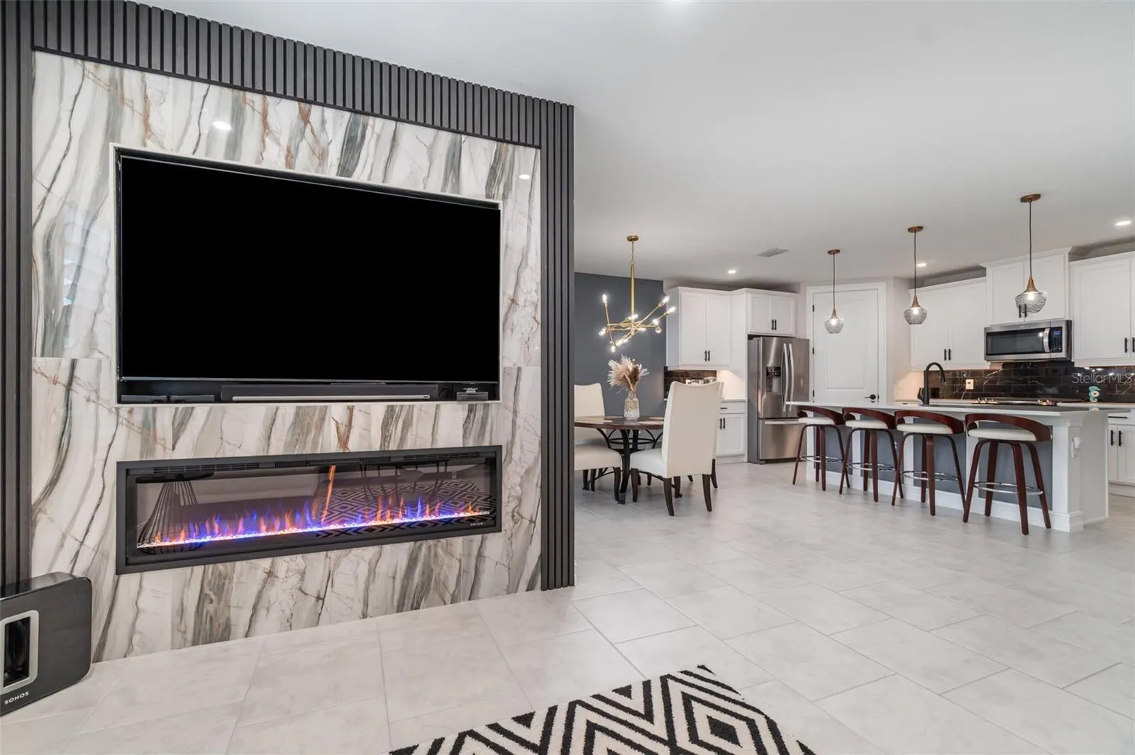 44525 PALM FROND DR