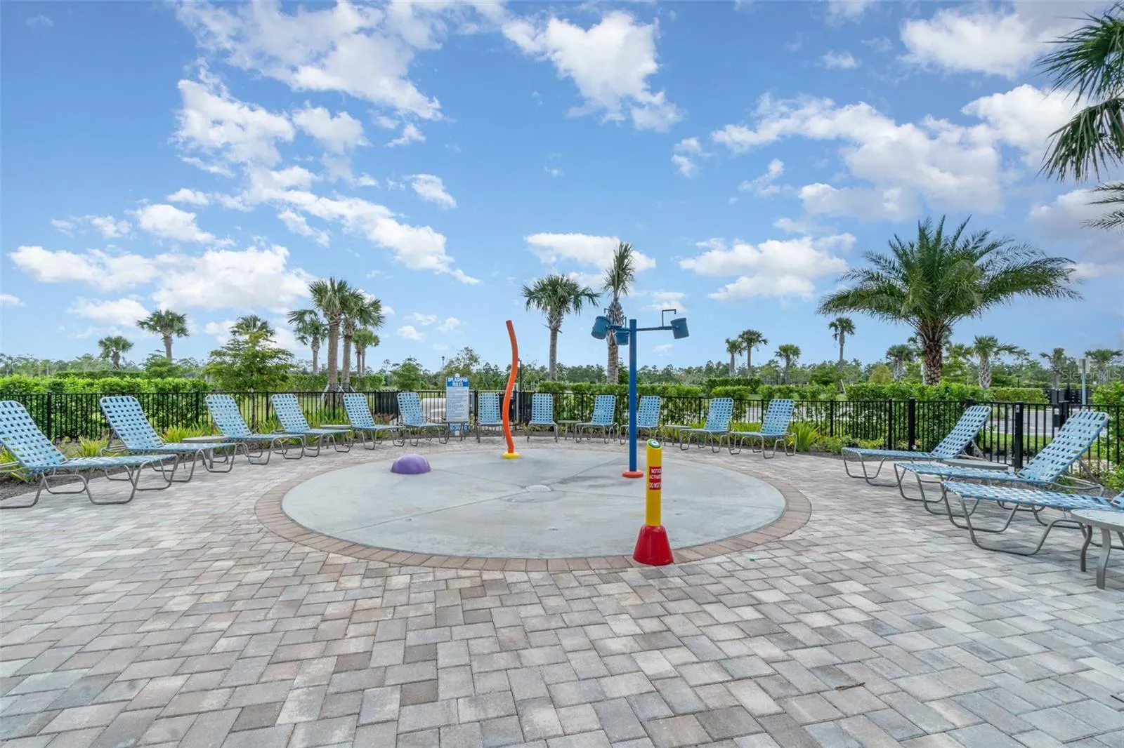 44525 PALM FROND DR