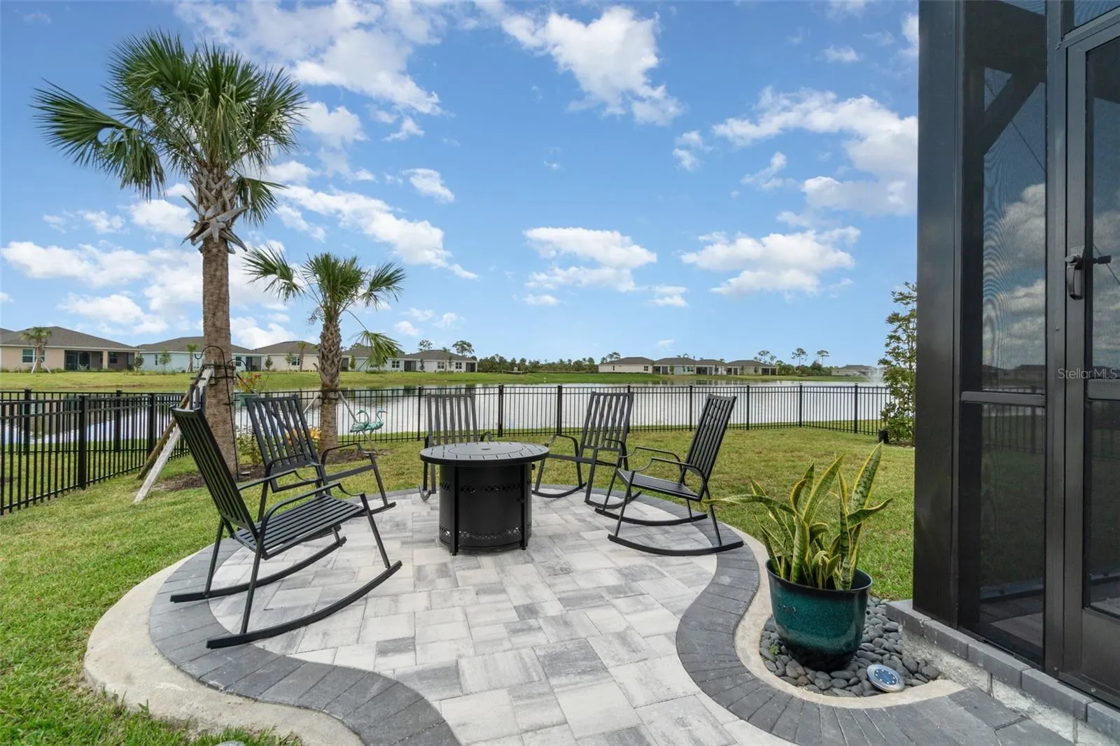 44525 PALM FROND DR