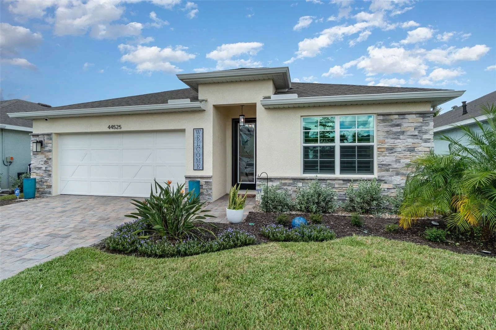 44525 PALM FROND DR