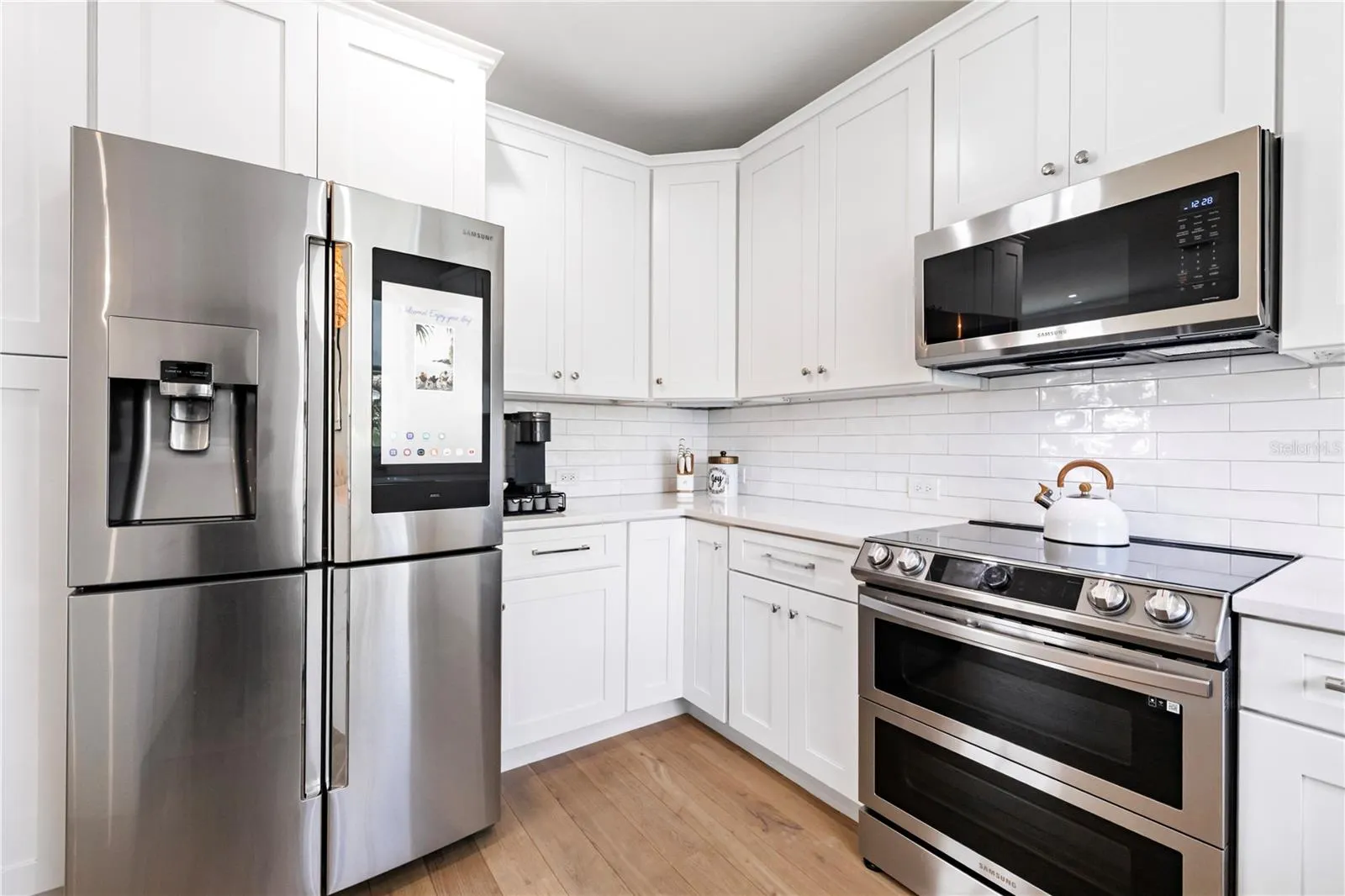 950 W OLYMPIA AVE