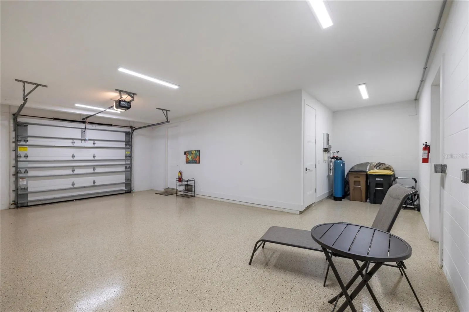 950 W OLYMPIA AVE