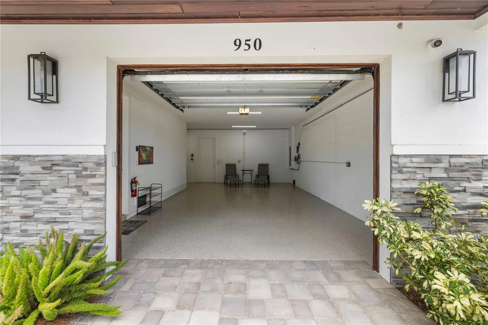 950 W OLYMPIA AVE