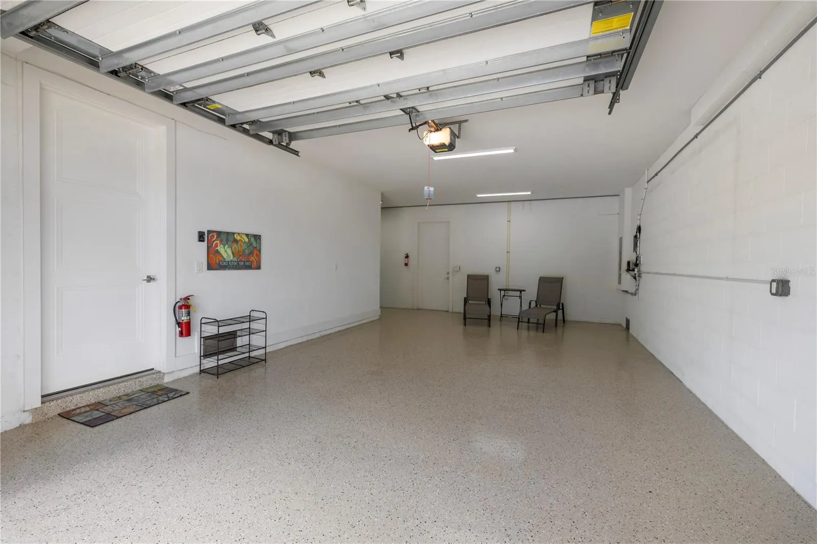 950 W OLYMPIA AVE