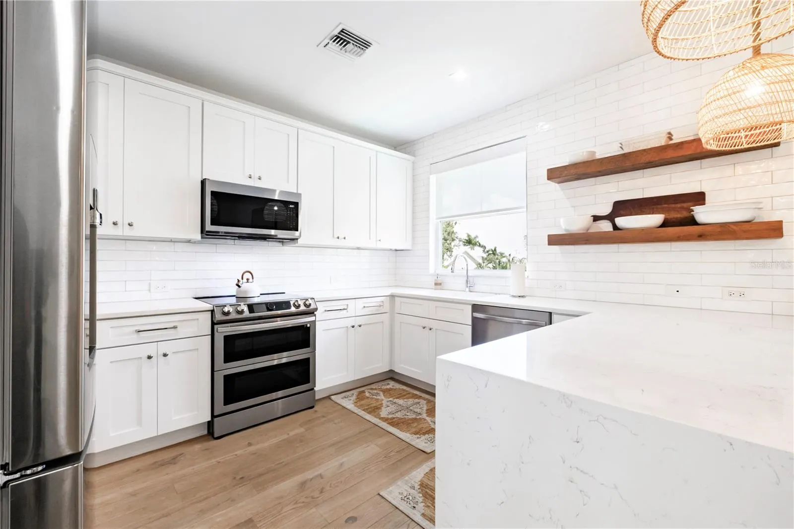 950 W OLYMPIA AVE