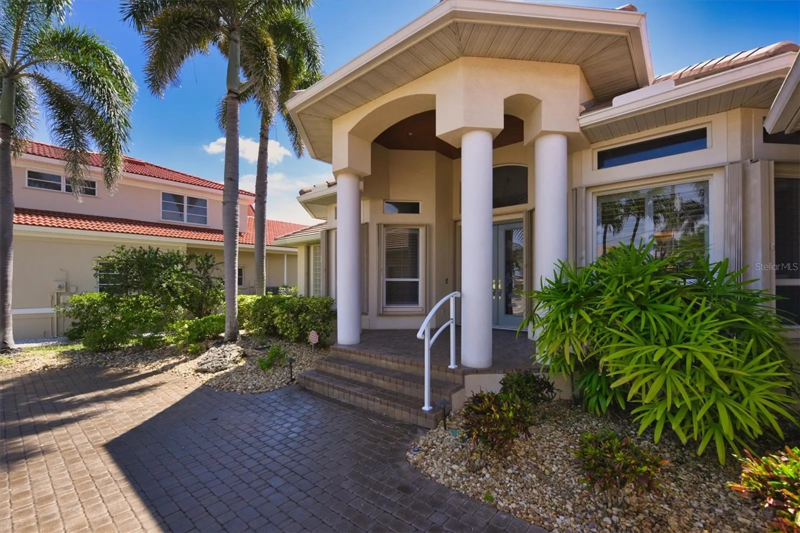 1700 LOS ALAMOS DR