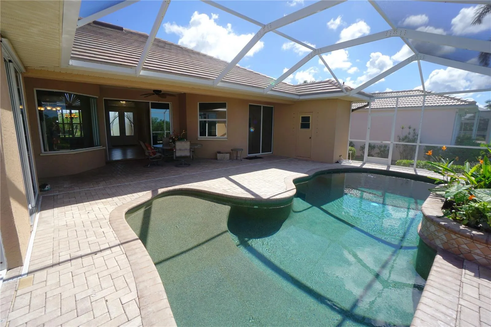 653 MACEDONIA DR