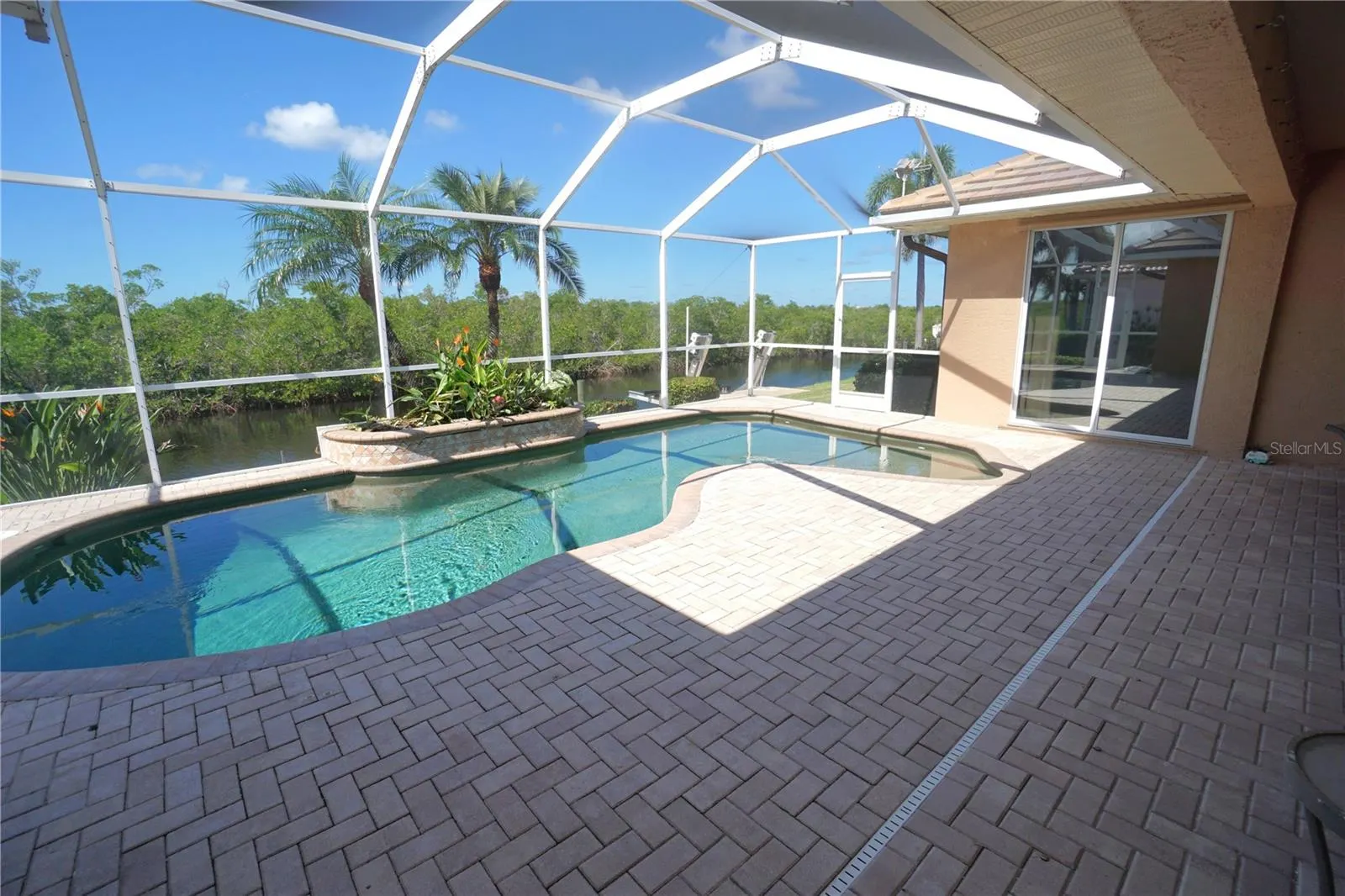 653 MACEDONIA DR