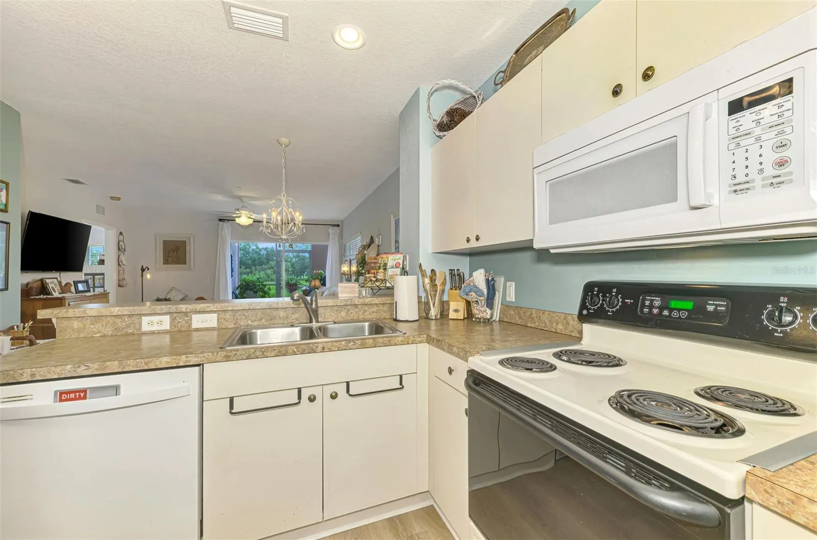 2040 WILLOW HAMMOCK CIR #104, #104