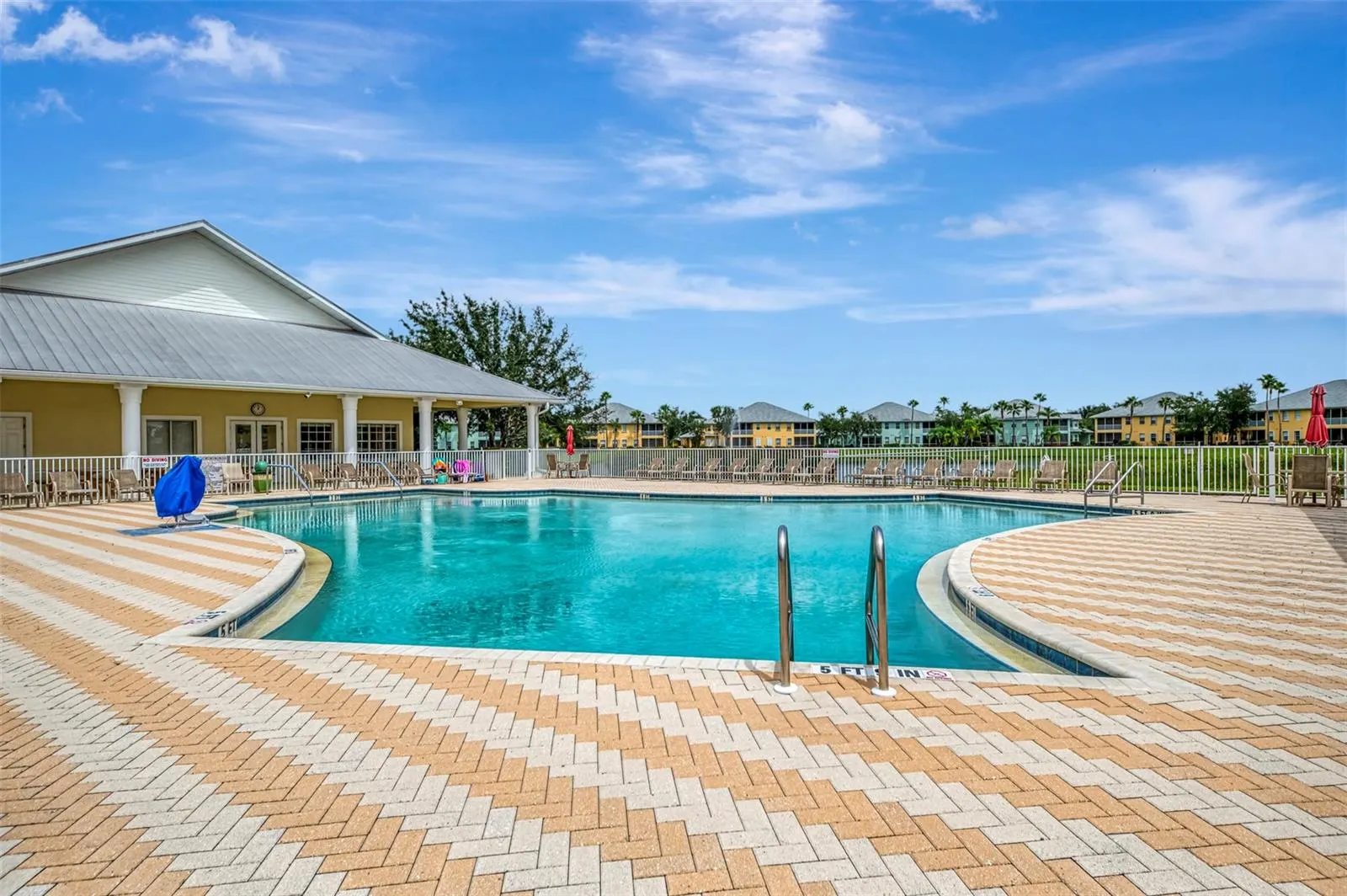 2040 WILLOW HAMMOCK CIR #104, #104
