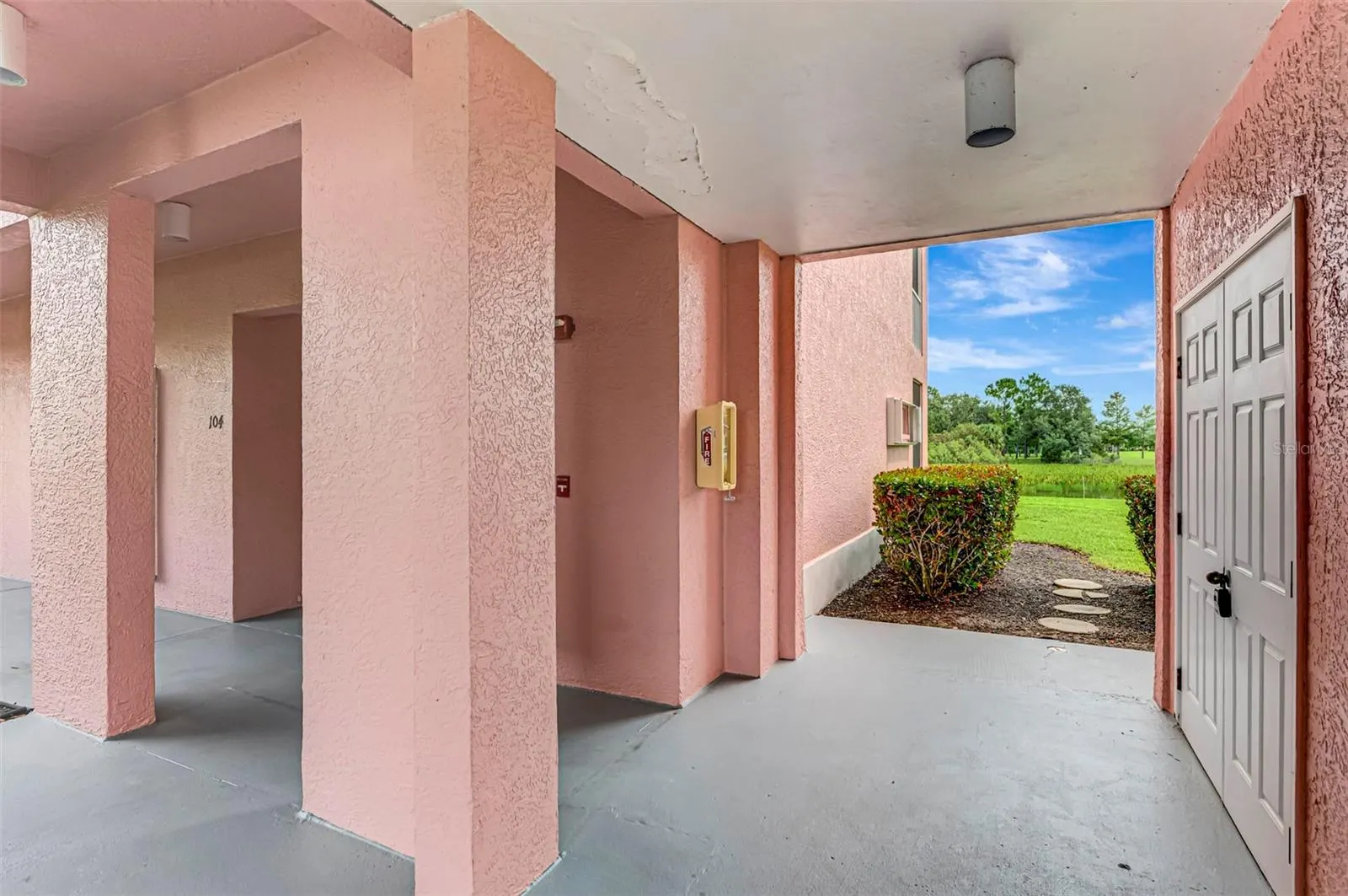 2040 WILLOW HAMMOCK CIR #104, #104