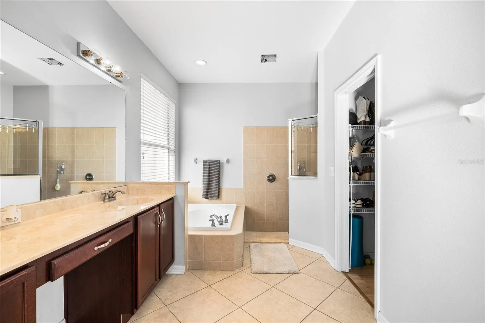 427 STONE BRIAR DR