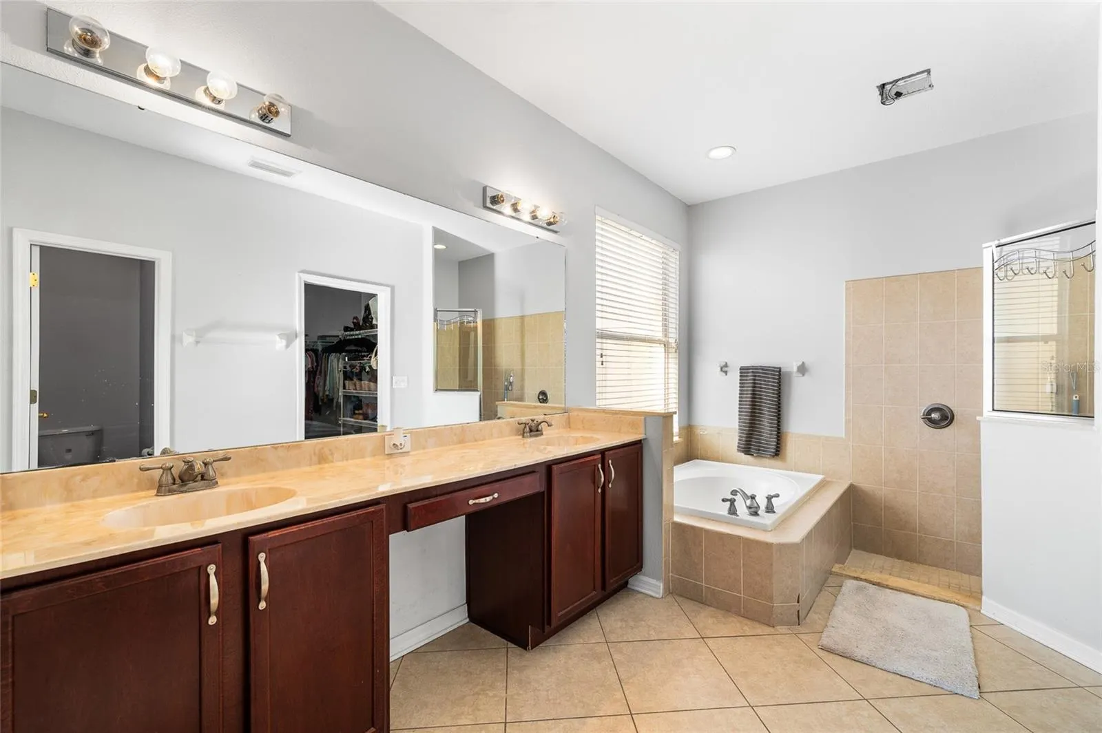 427 STONE BRIAR DR