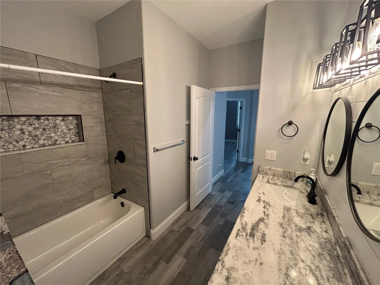 25427 DOREDO DR