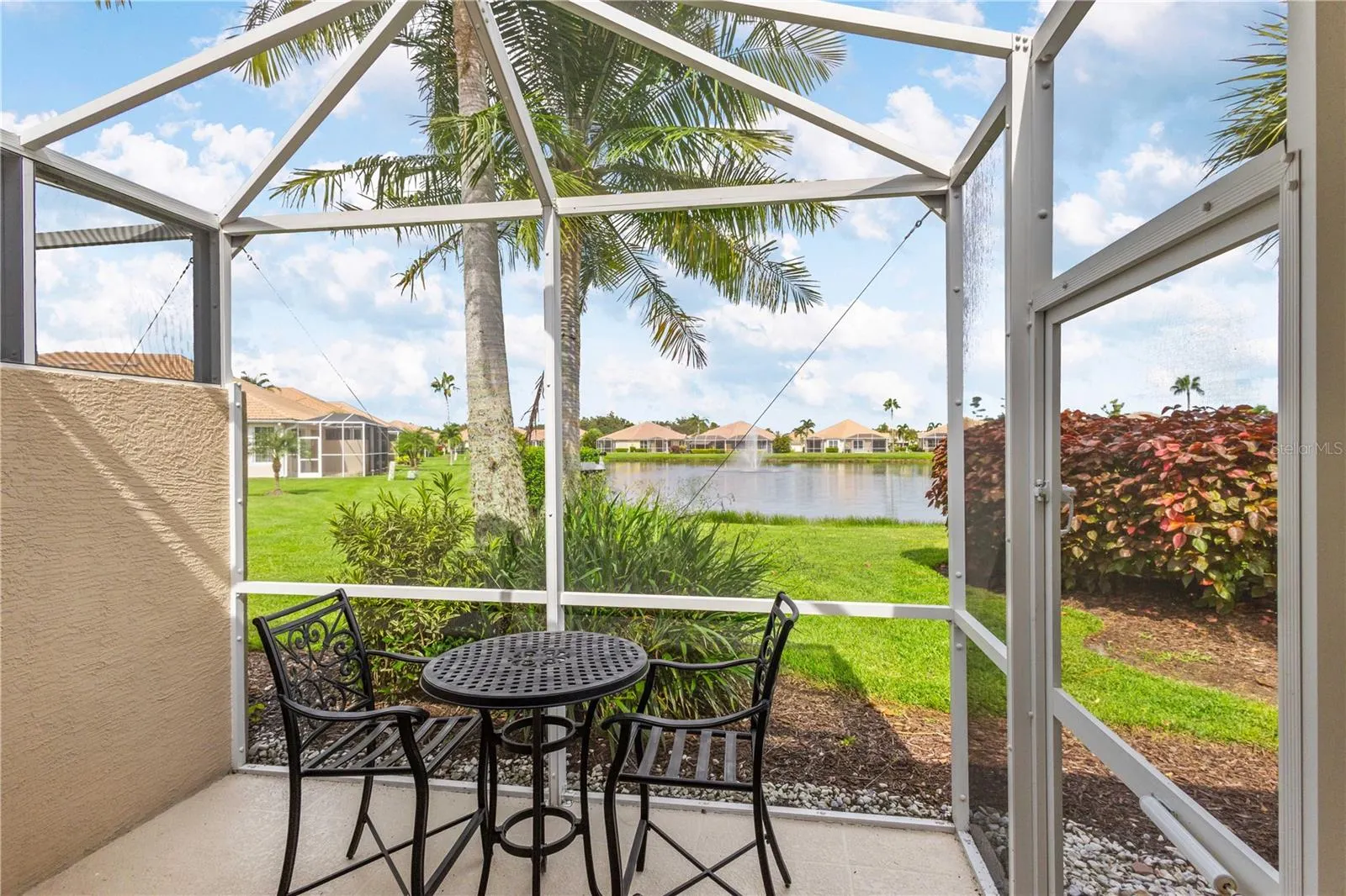 5064 WHISPERING OAKS DR