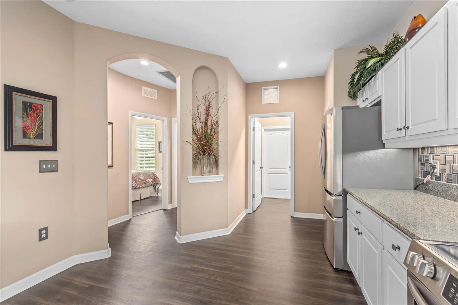 5064 WHISPERING OAKS DR