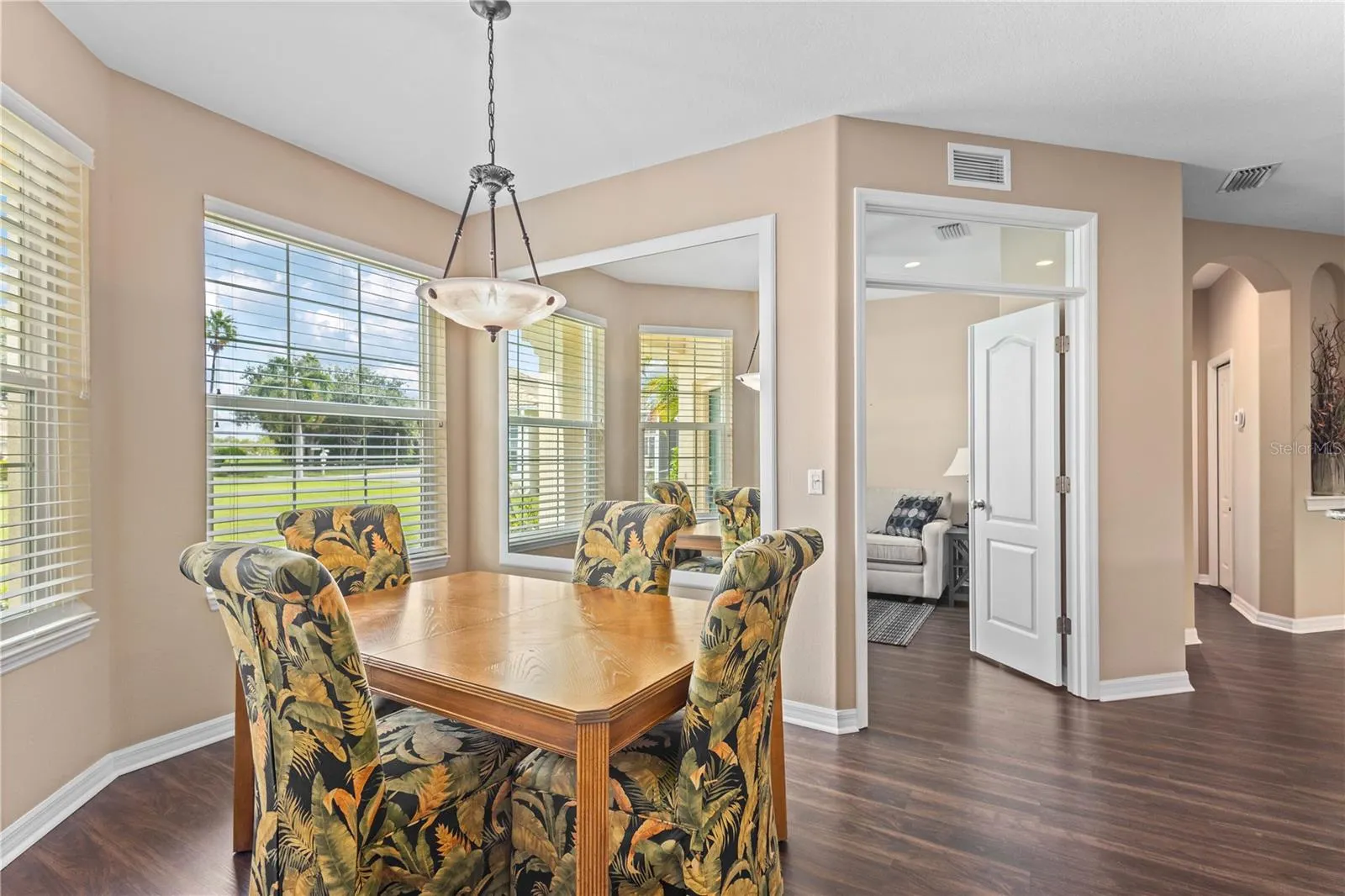 5064 WHISPERING OAKS DR