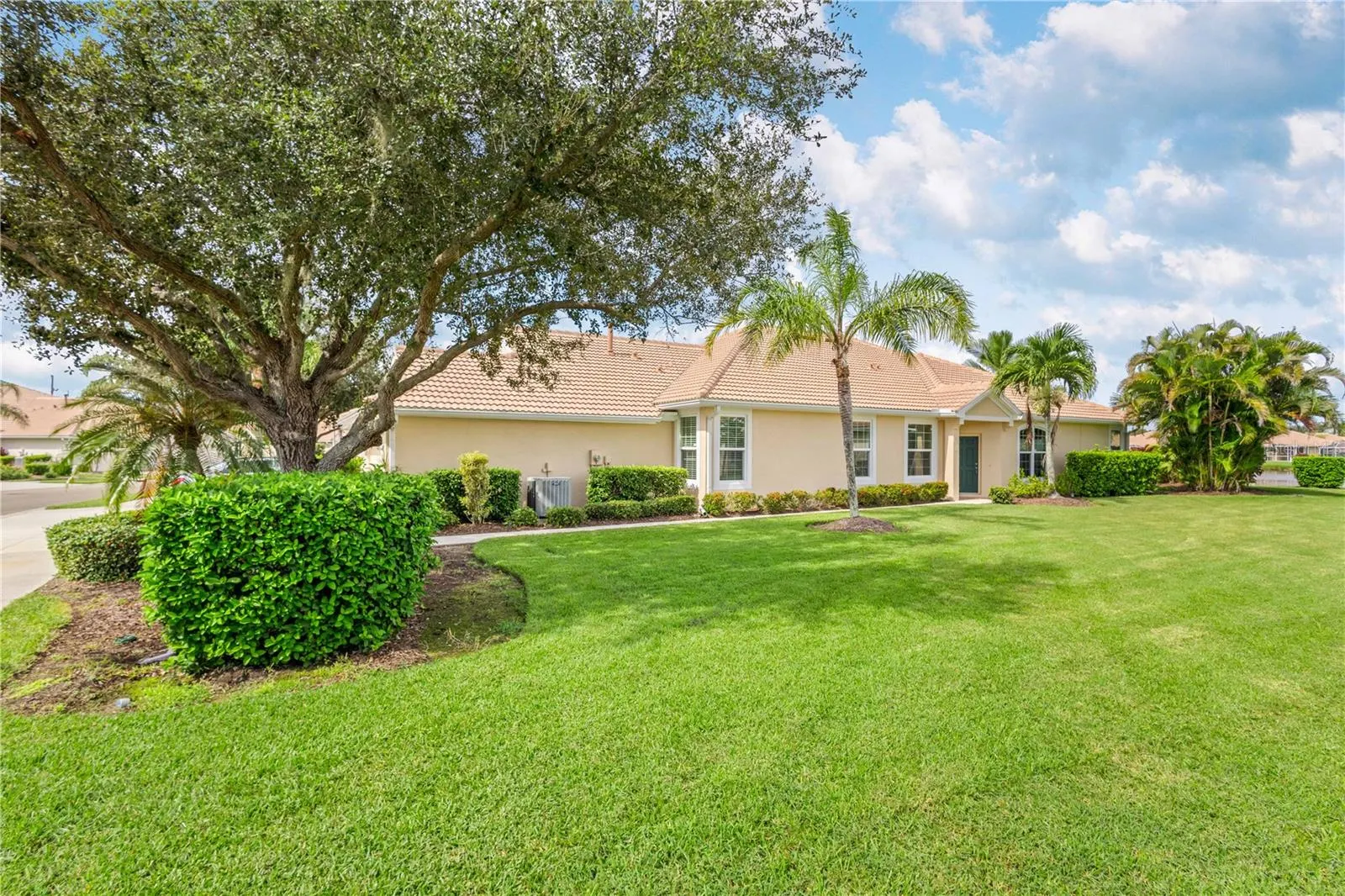 5064 WHISPERING OAKS DR