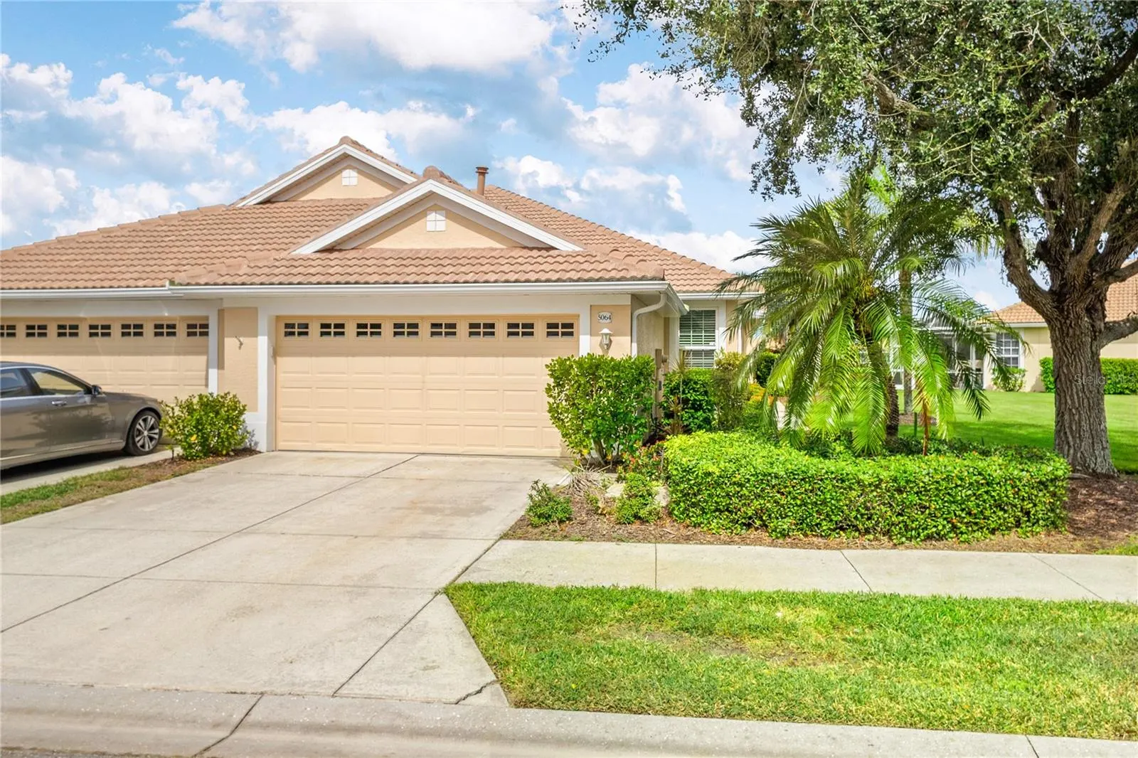 5064 WHISPERING OAKS DR