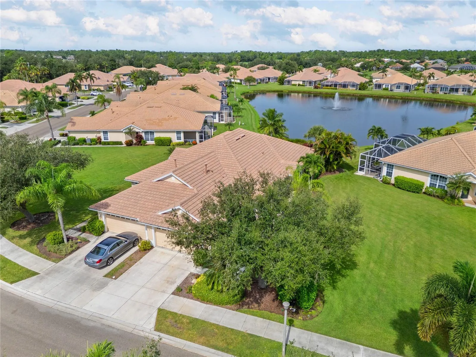 5064 WHISPERING OAKS DR