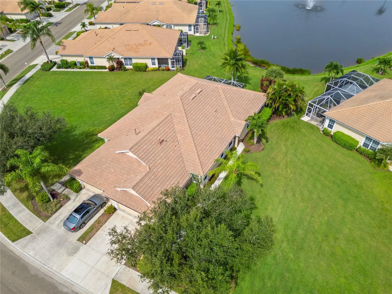 5064 WHISPERING OAKS DR