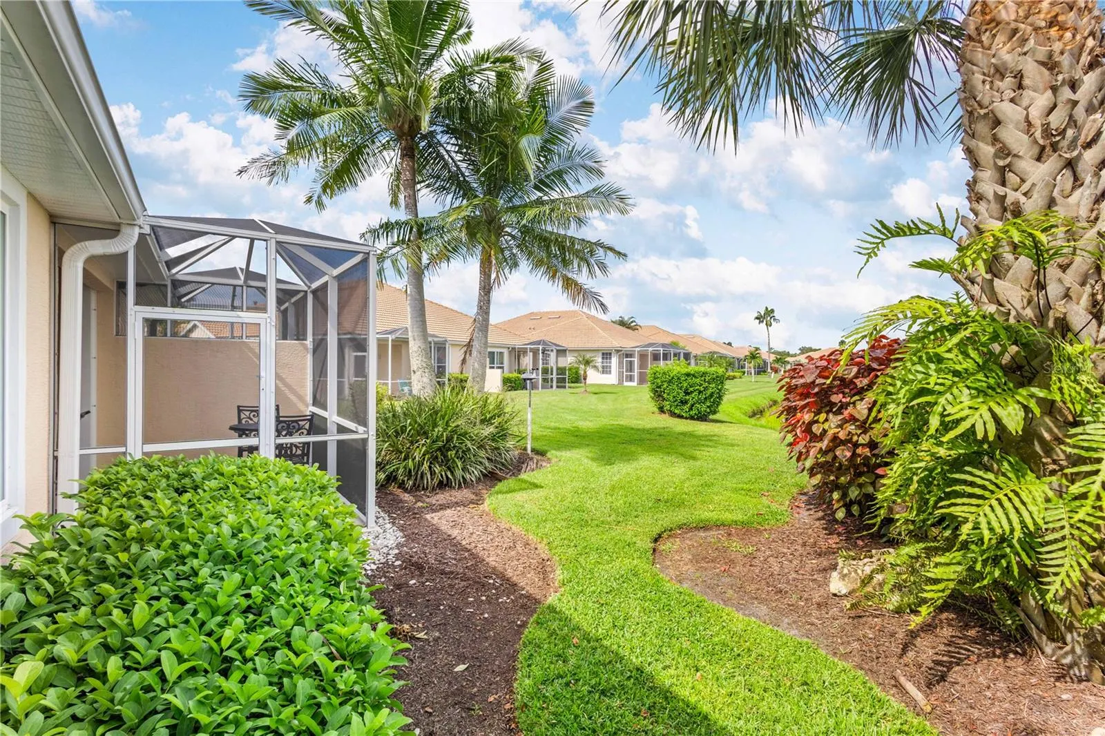 5064 WHISPERING OAKS DR