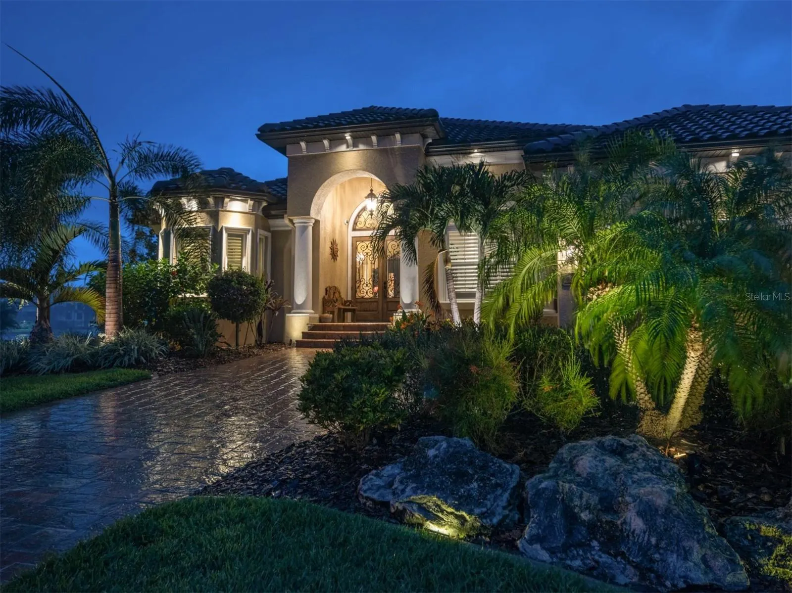95 COLONY POINT DR